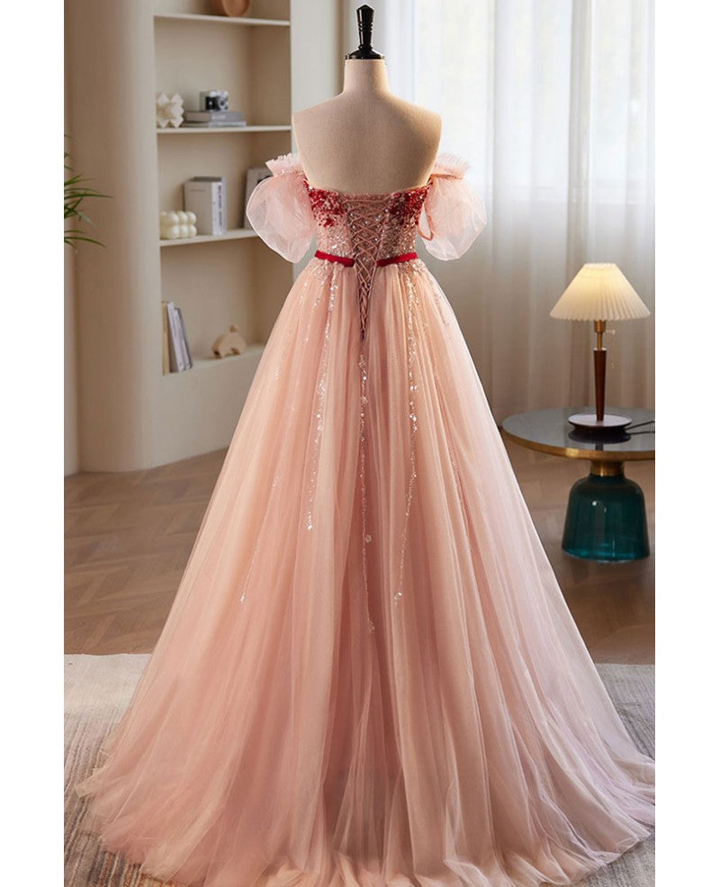 Elegante e dolce abito da ballo in cipria con perline e paillettes, spalle scoperte, maniche corte, fard in cipria, abito da sera in tulle a forma di A, senza schienale e lungo fino ai piedi.